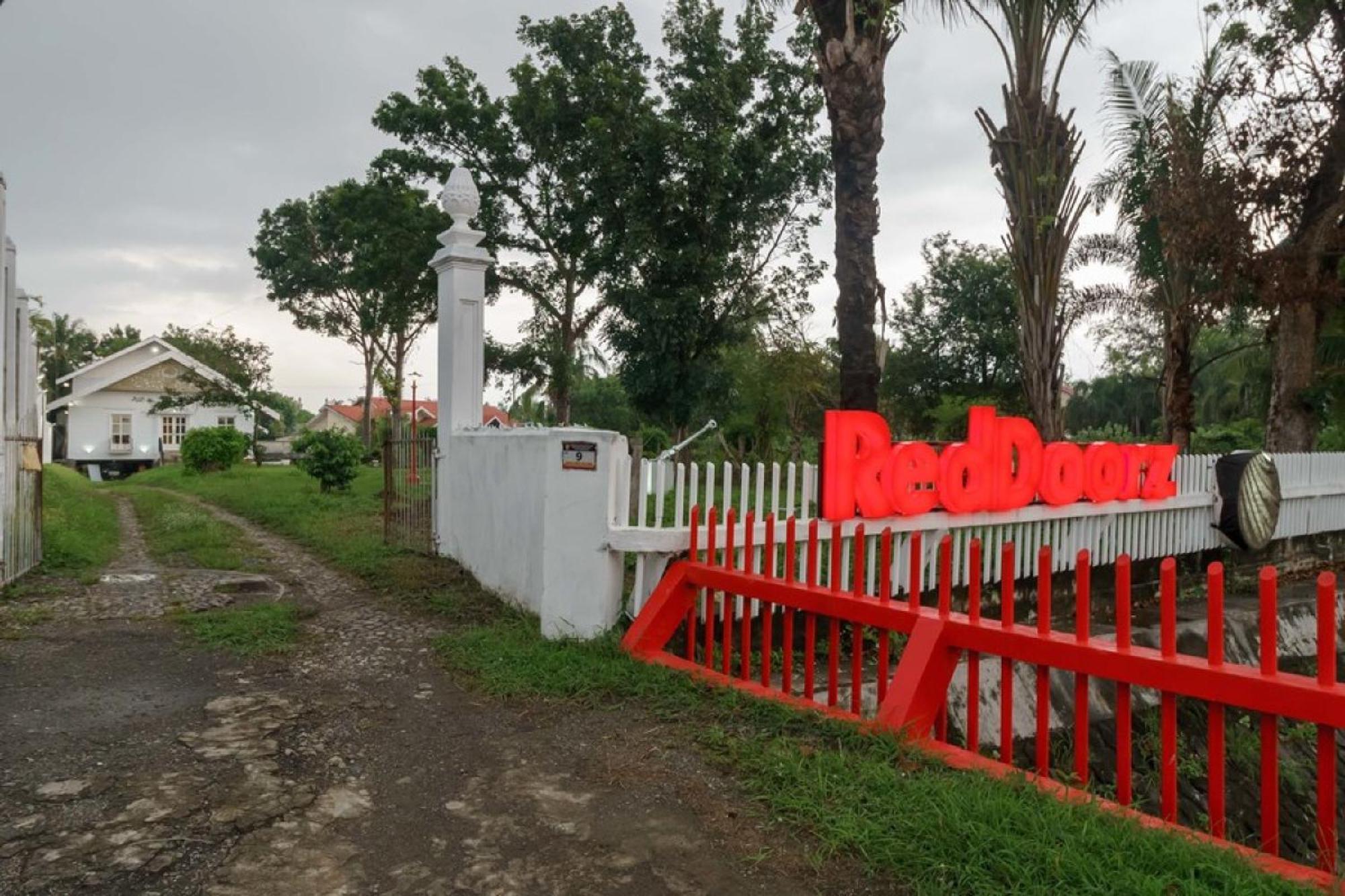 Reddoorz Syariah Near Suzuya Mall Banda Aceh 2 Geutieue Exteriör bild